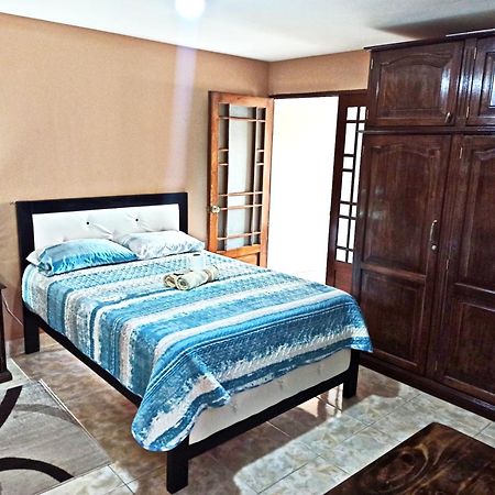 Residencial Moroni - Alojamiento en Cochabamba Bed and Breakfast Exterior foto