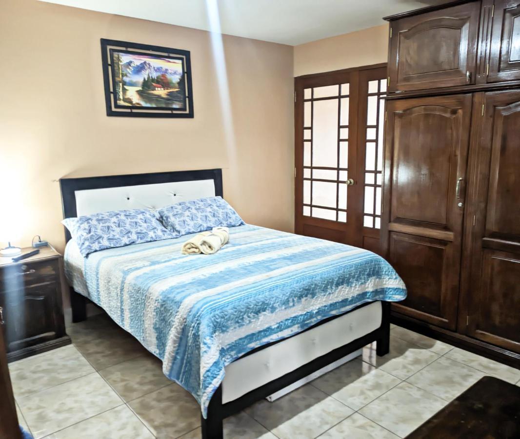 Residencial Moroni - Alojamiento en Cochabamba Bed and Breakfast Exterior foto