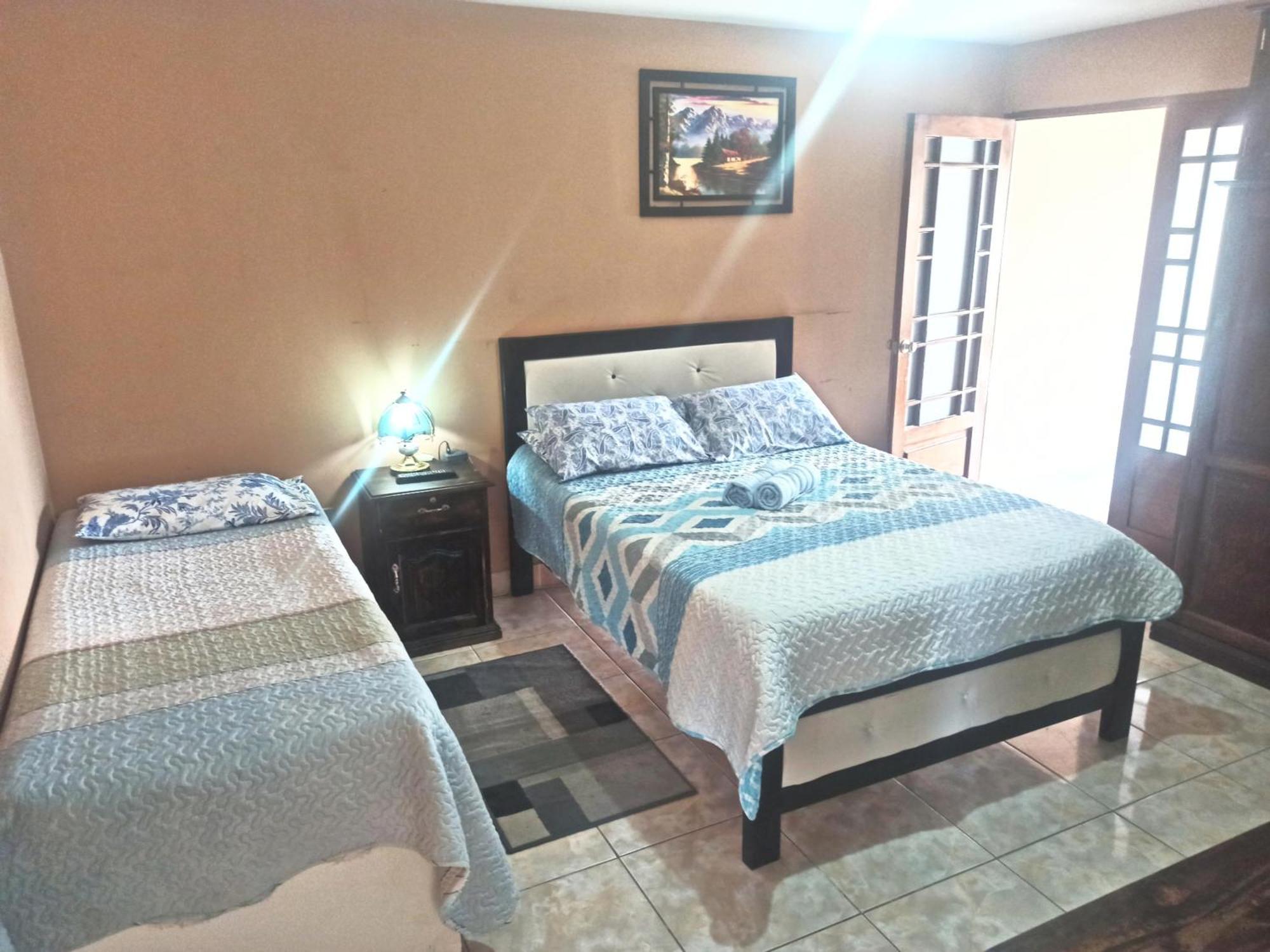 Residencial Moroni - Alojamiento en Cochabamba Bed and Breakfast Exterior foto