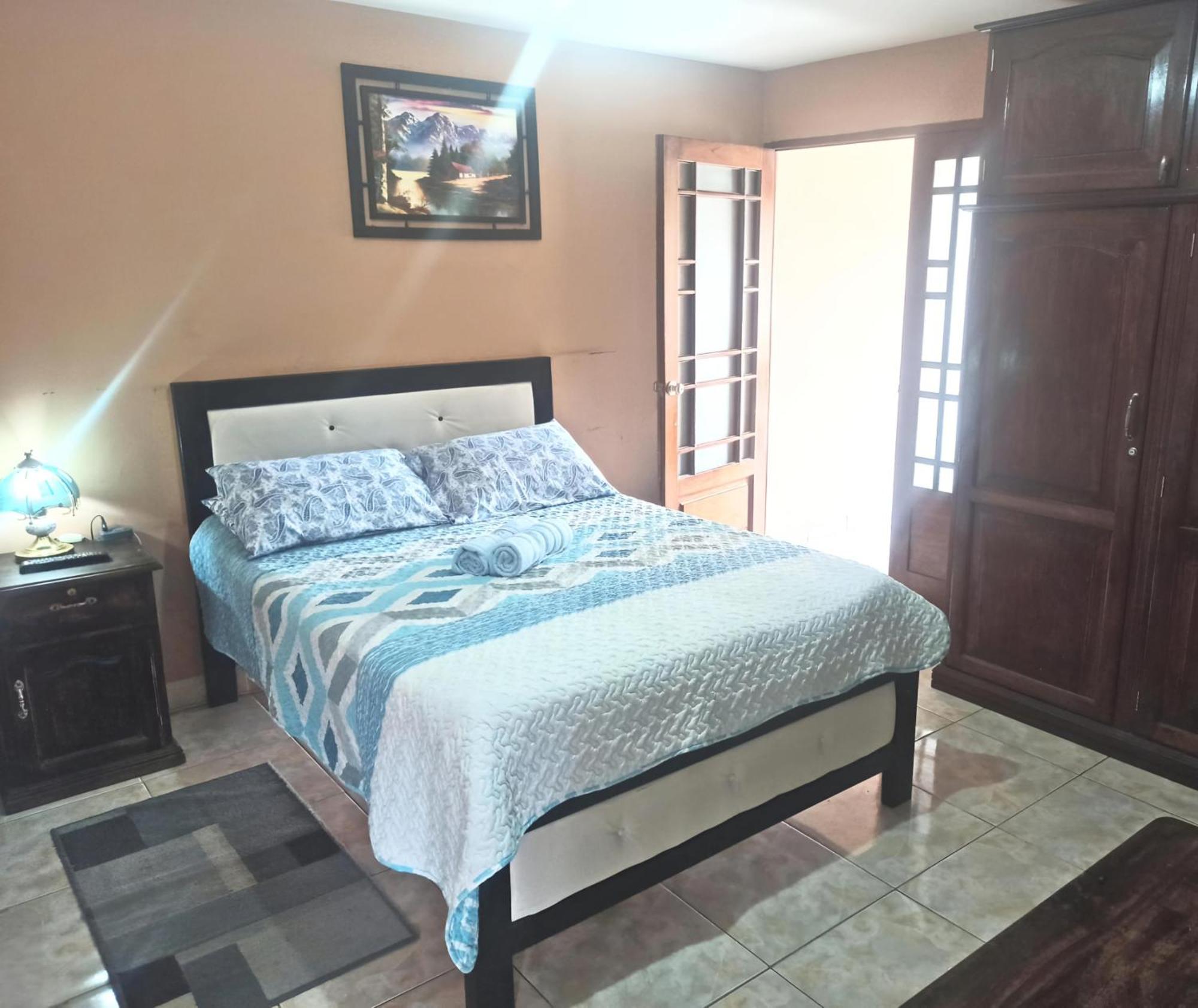 Residencial Moroni - Alojamiento en Cochabamba Bed and Breakfast Exterior foto