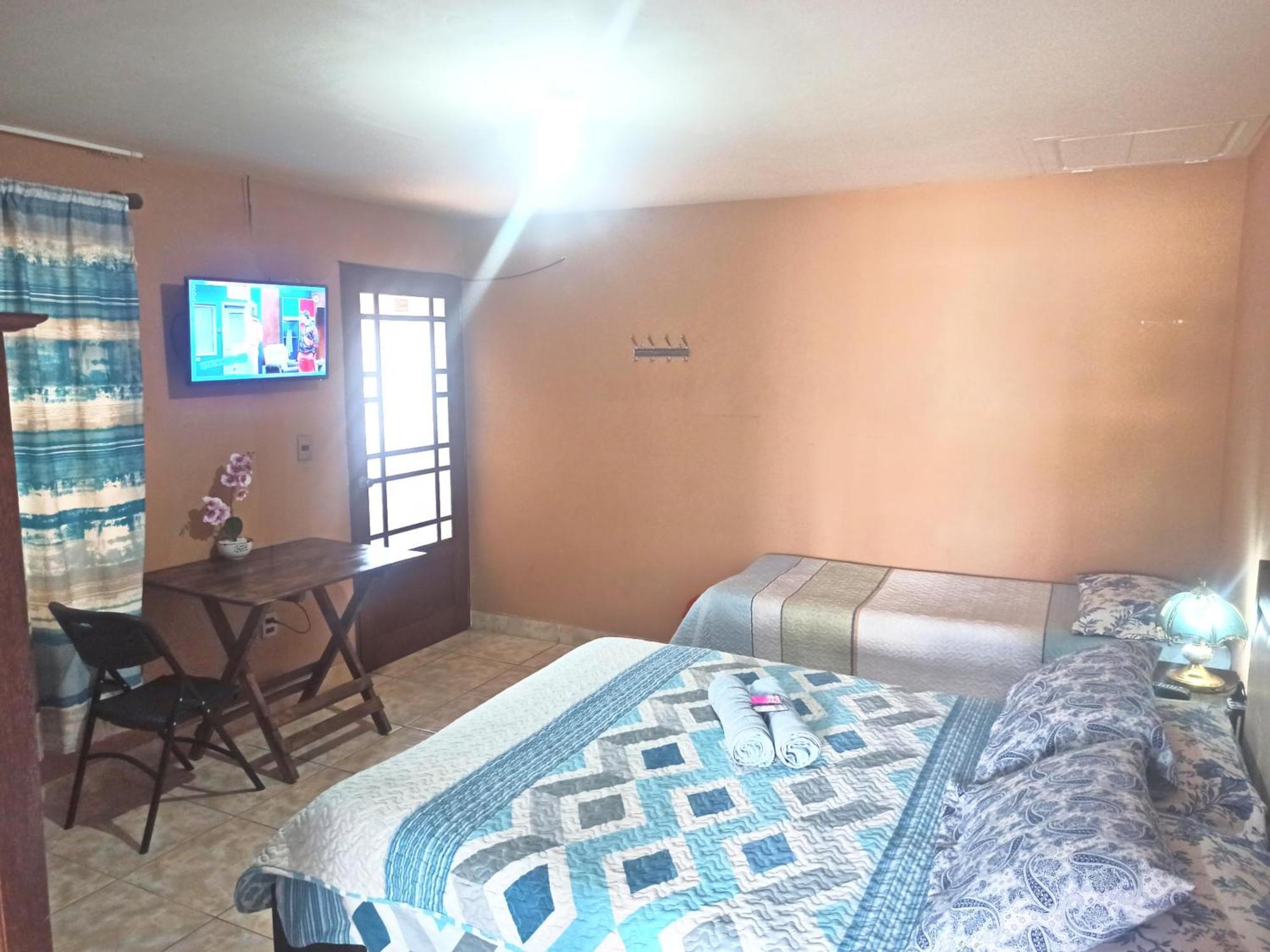 Residencial Moroni - Alojamiento en Cochabamba Bed and Breakfast Exterior foto