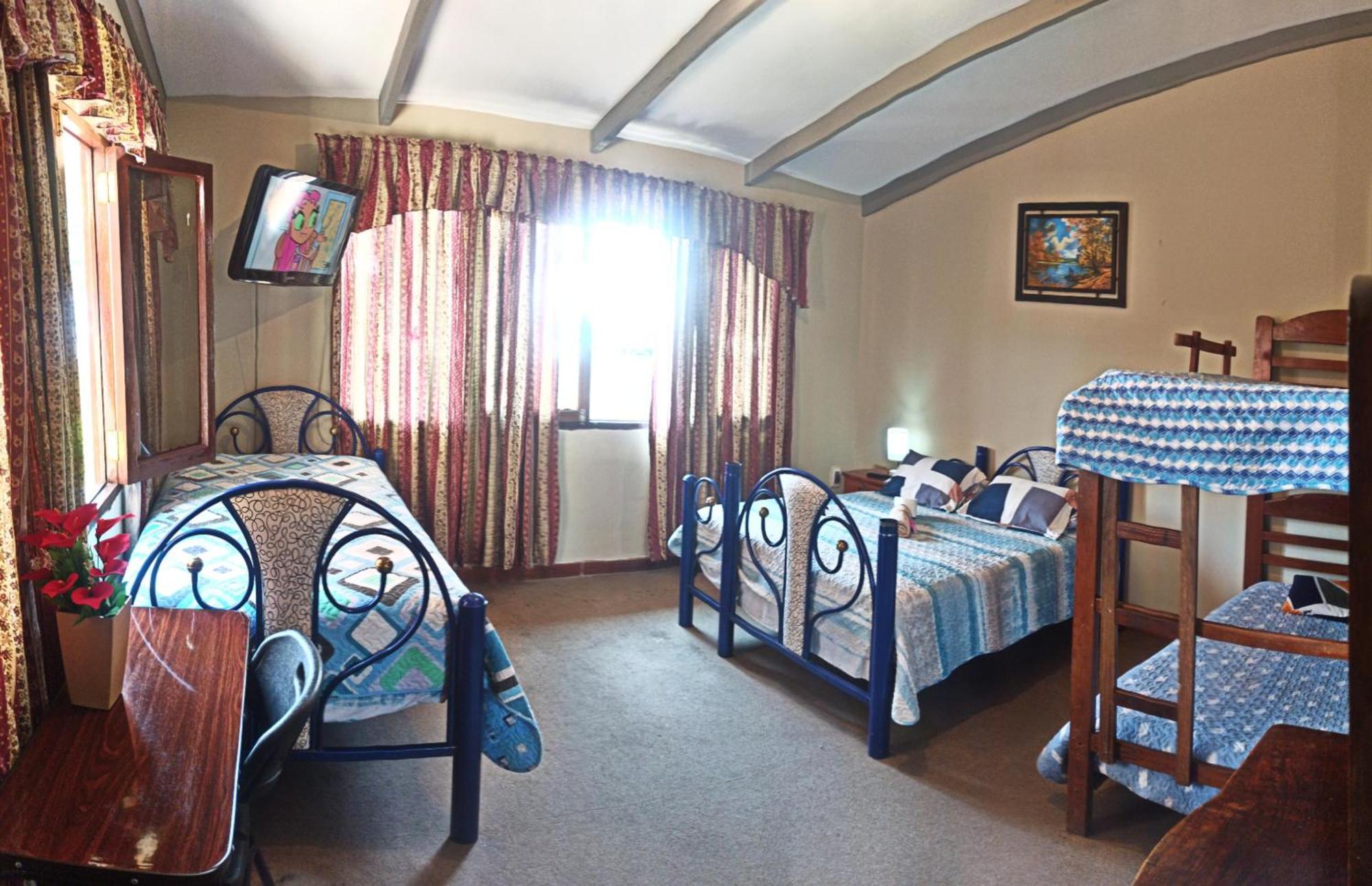 Residencial Moroni - Alojamiento en Cochabamba Bed and Breakfast Exterior foto